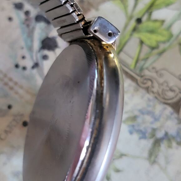 Vintage Watches ISA Gold Numerals Mother of Pearl Dial Quartz Womens Watch - Picture 7 of 10